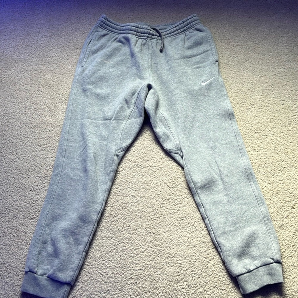 Nike solo swoosh joggers medium